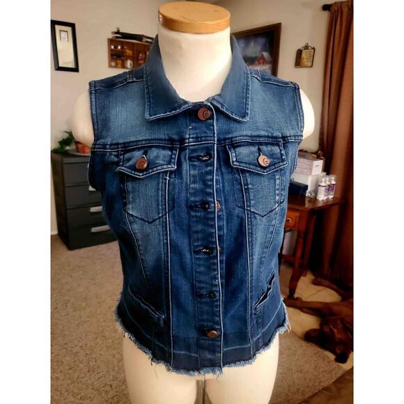 NEW CATO MINNIE MOUSE HAND PAINTED DENIM VEST - Picture 3 of 3